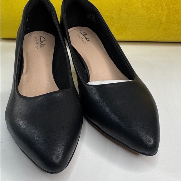 NWT • Clarks • Women’s Closed-Toe • Kitten Heel • Size 8.5W • Black Leather • 🖤 - Picture 11 of 12